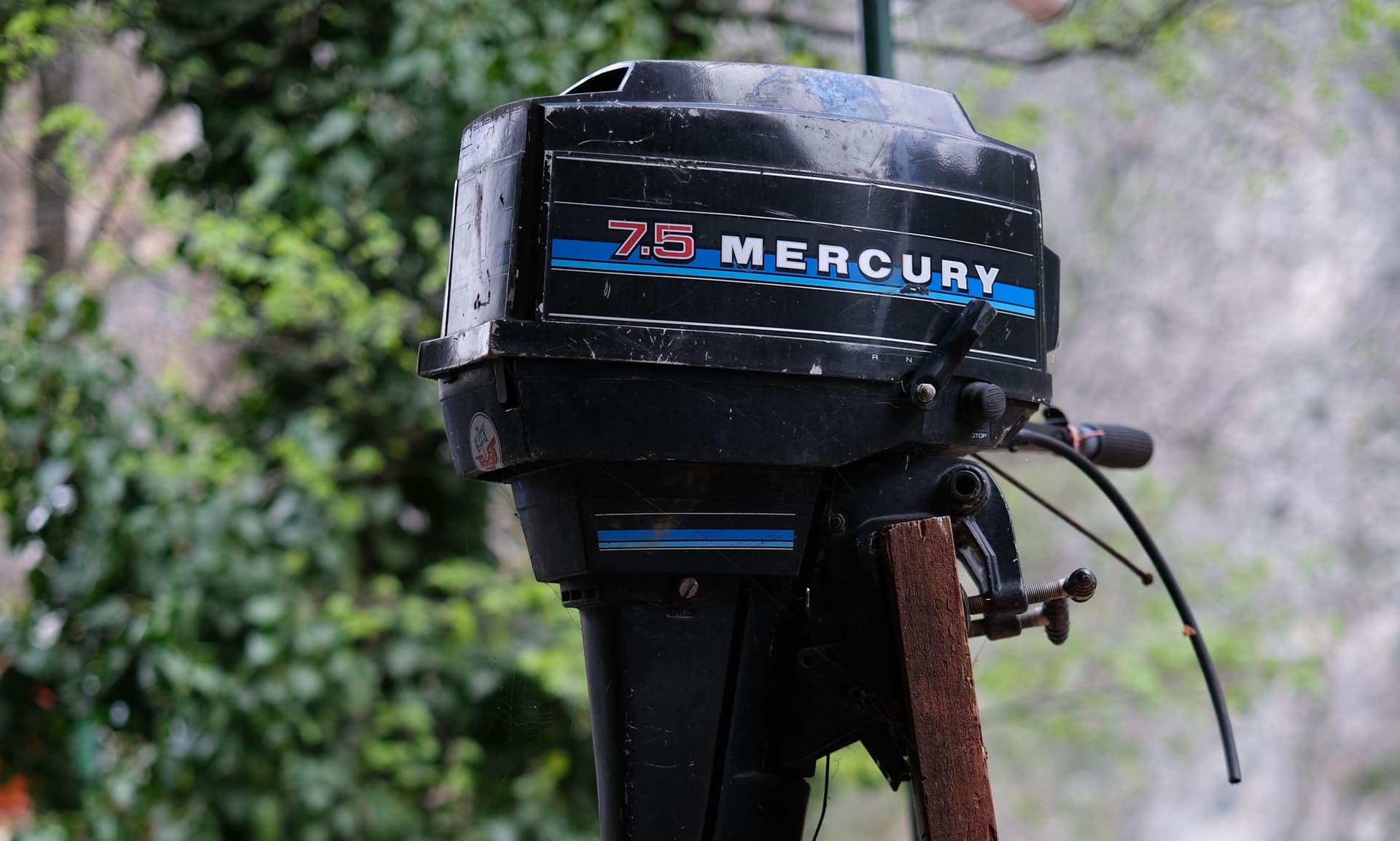 Classic Mercury 7.5hp outboard motor cowling and shaft